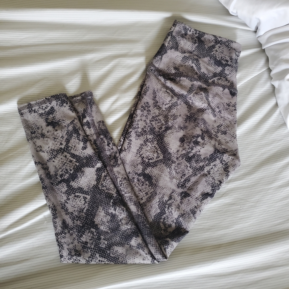 High-waisted snakeskin print leggings